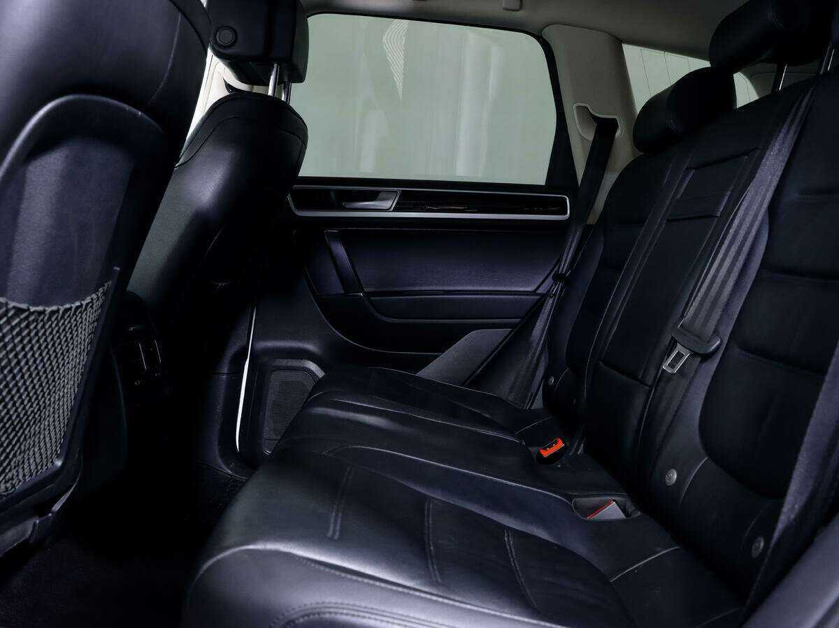 Б/У Фольксваген Туарег 2016 года. Фото: #8