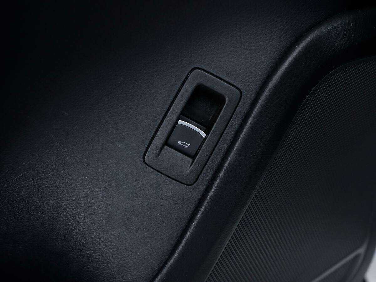 Б/У Фольксваген Туарег 2016 года. Фото: #10