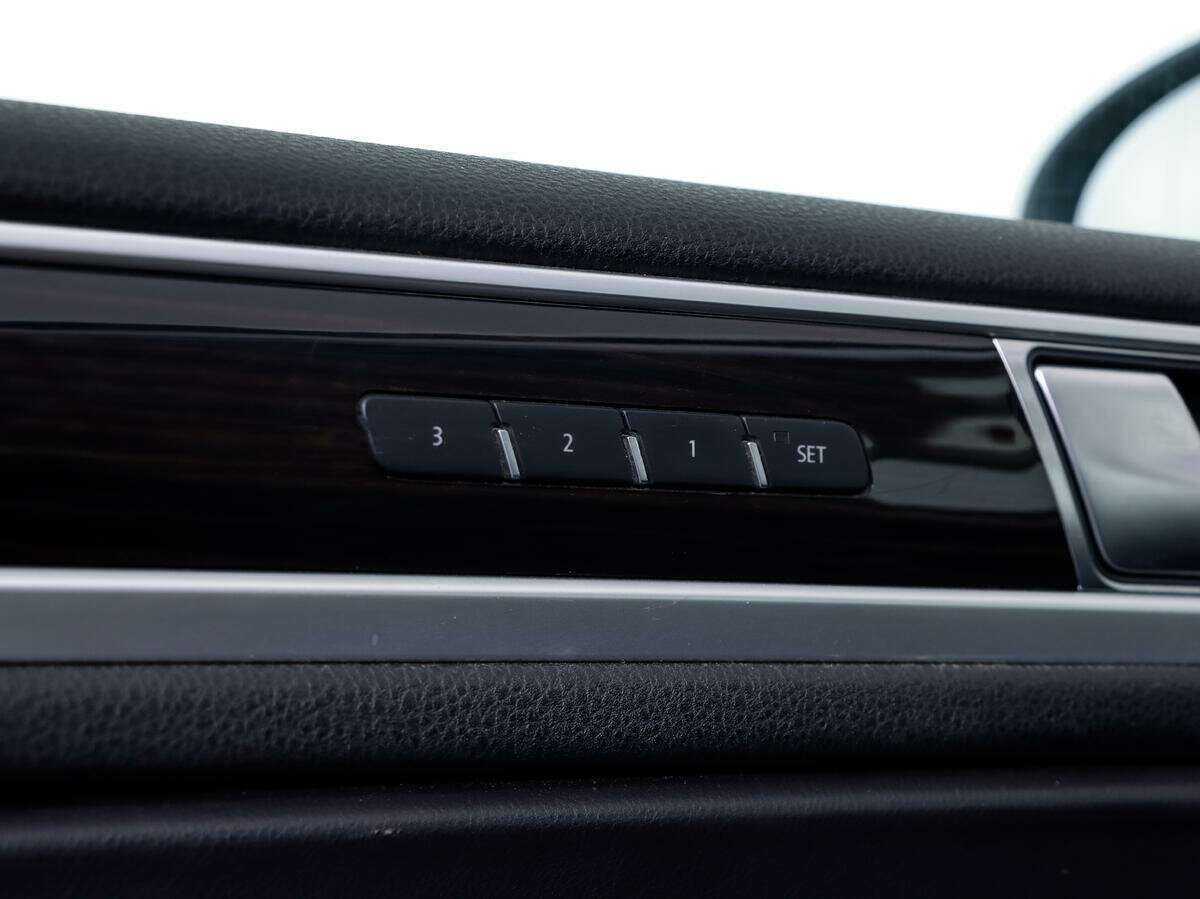 Б/У Фольксваген Туарег 2016 года. Фото: #12