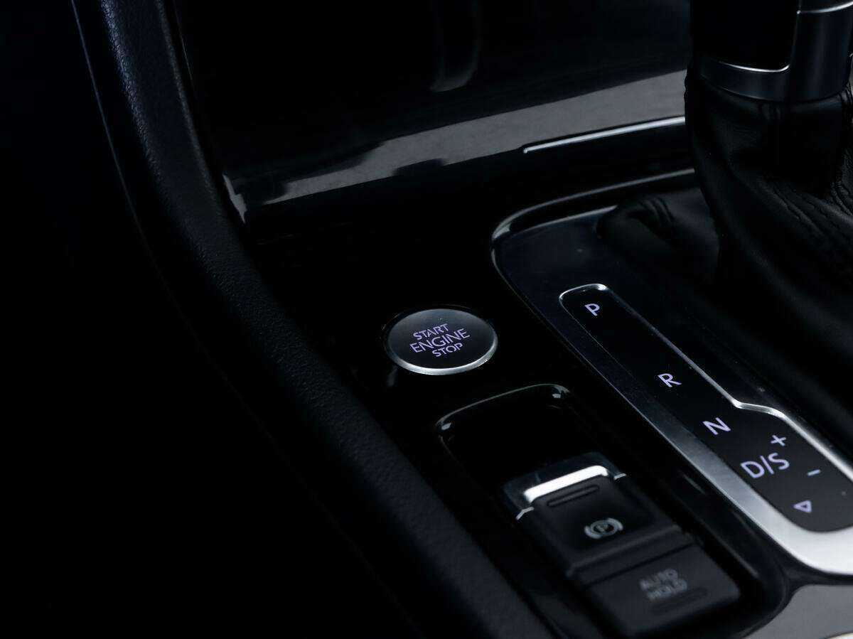 Б/У Фольксваген Туарег 2016 года. Фото: #13