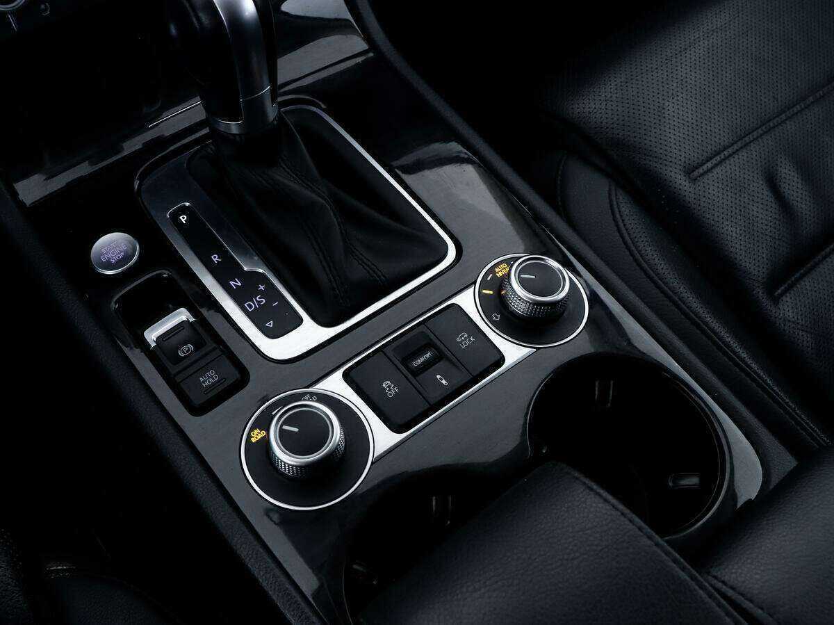 Б/У Фольксваген Туарег 2016 года. Фото: #14