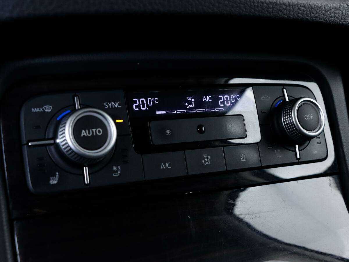 Б/У Фольксваген Туарег 2016 года. Фото: #15