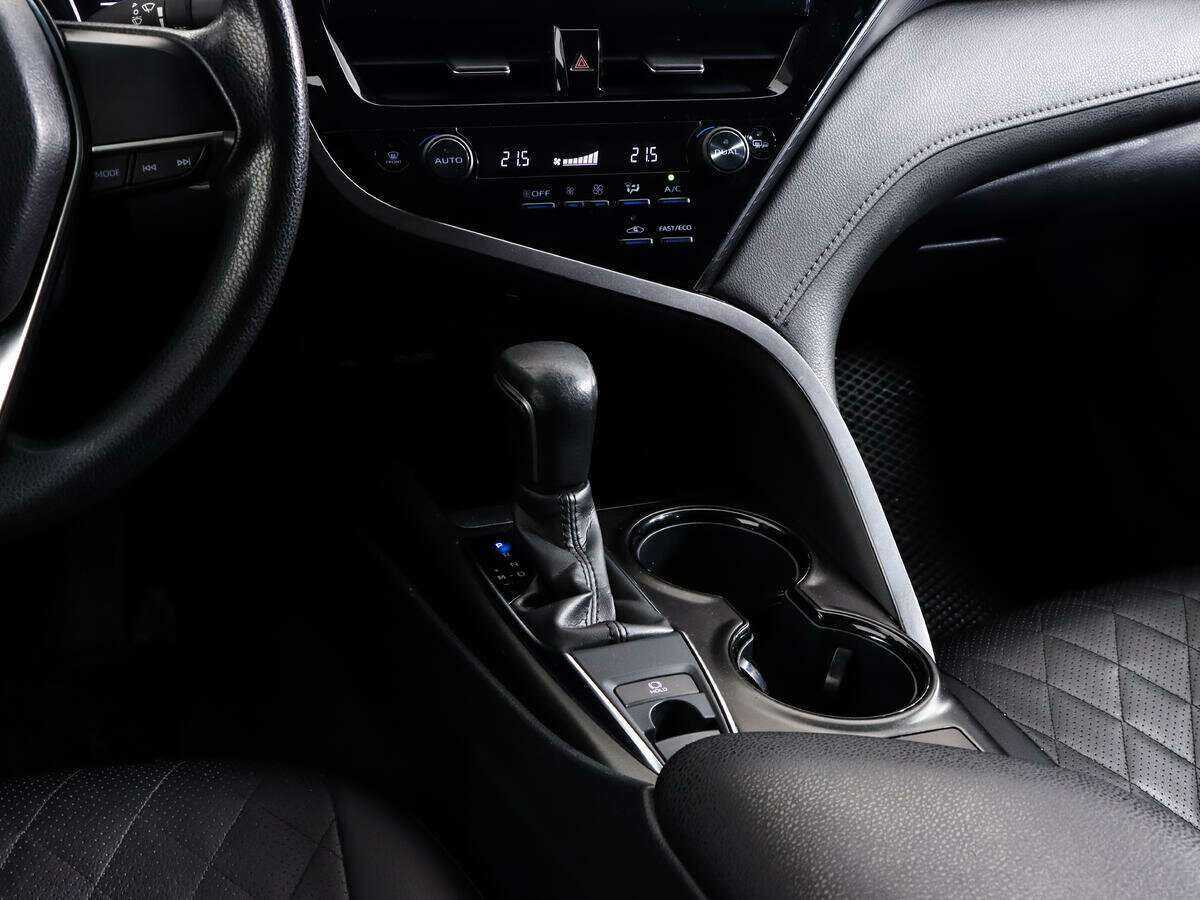 Б/У Тойота Камри 2021 года. Фото: #12