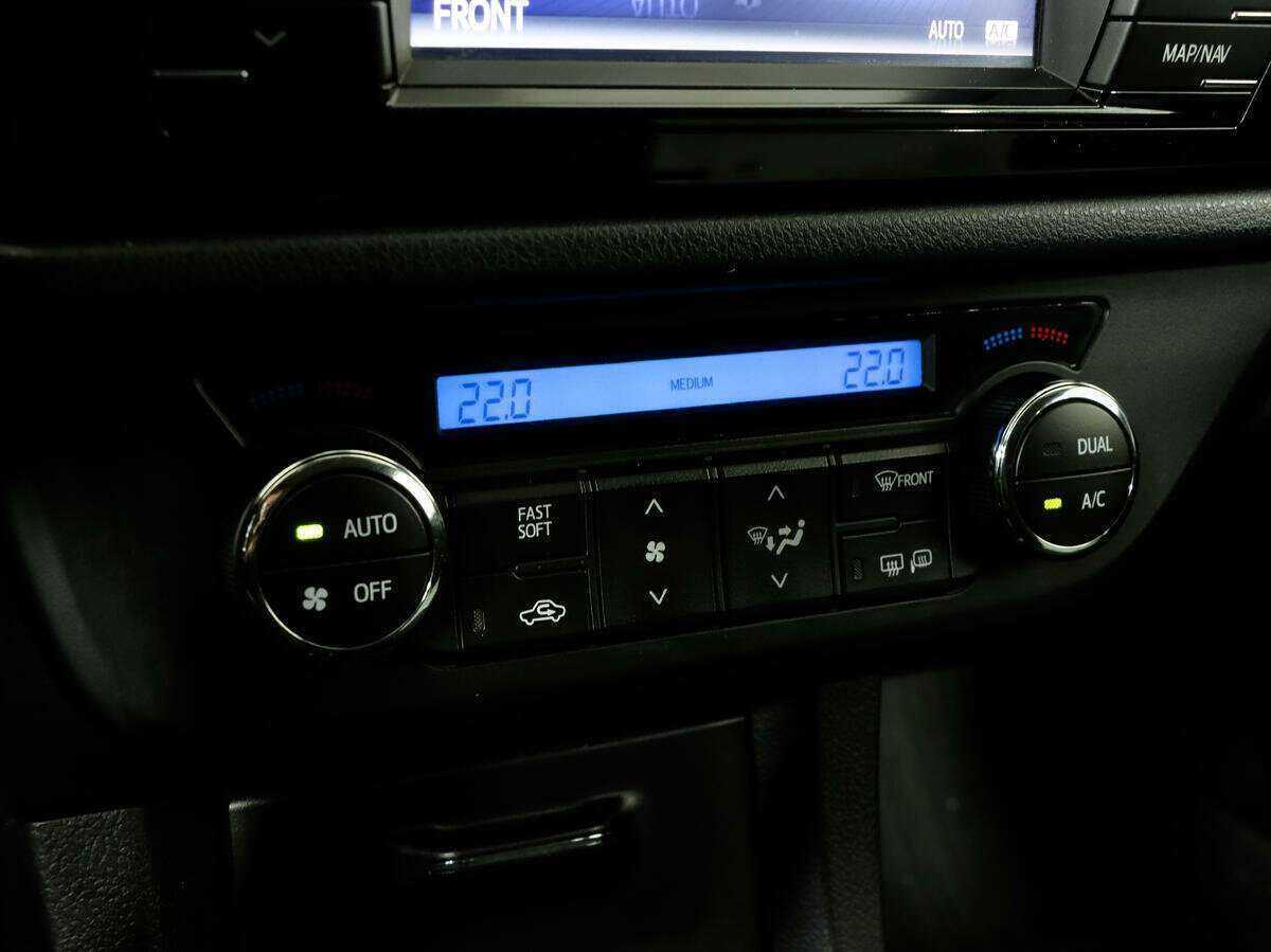 Б/У Тойота Королла 2014 года. Фото: #13