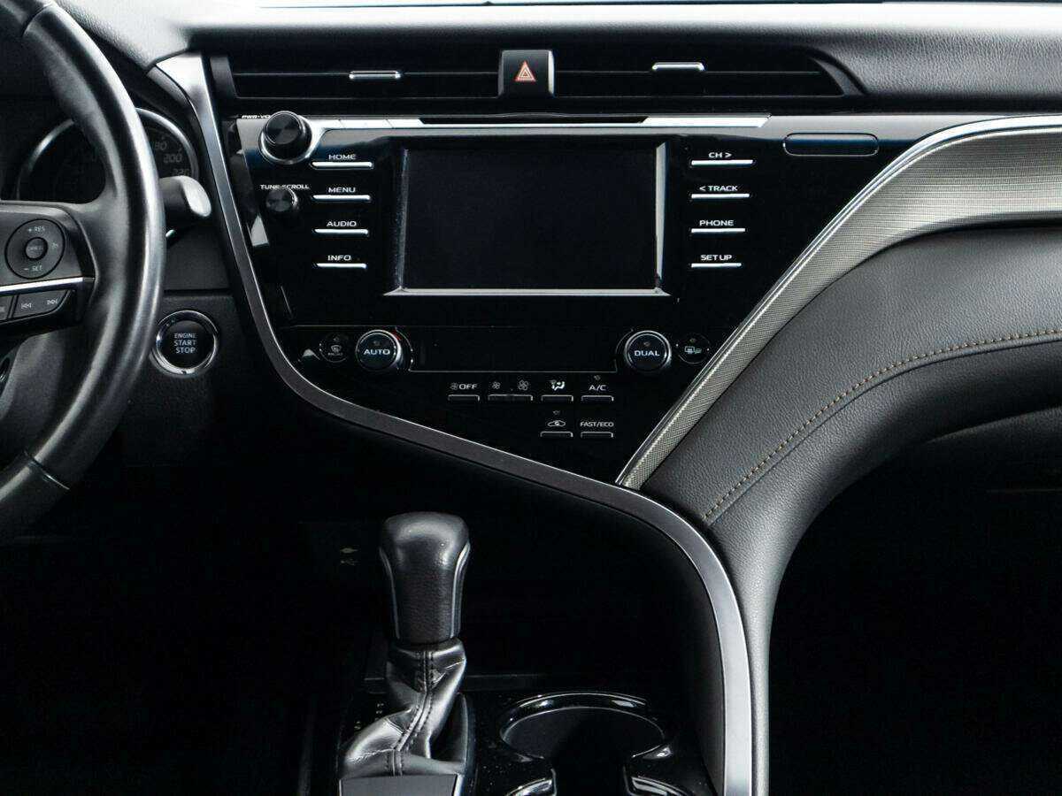 Б/У Тойота Камри 2019 года. Фото: #13