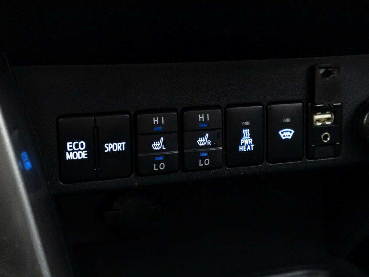 Б/У Тойота Рав4 2018 года. Фото: #18