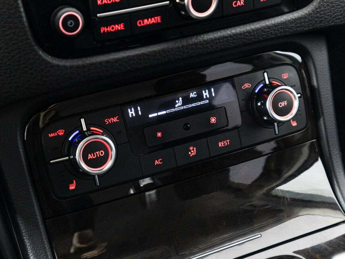 Б/У Фольксваген Туарег 2012 года. Фото: #13