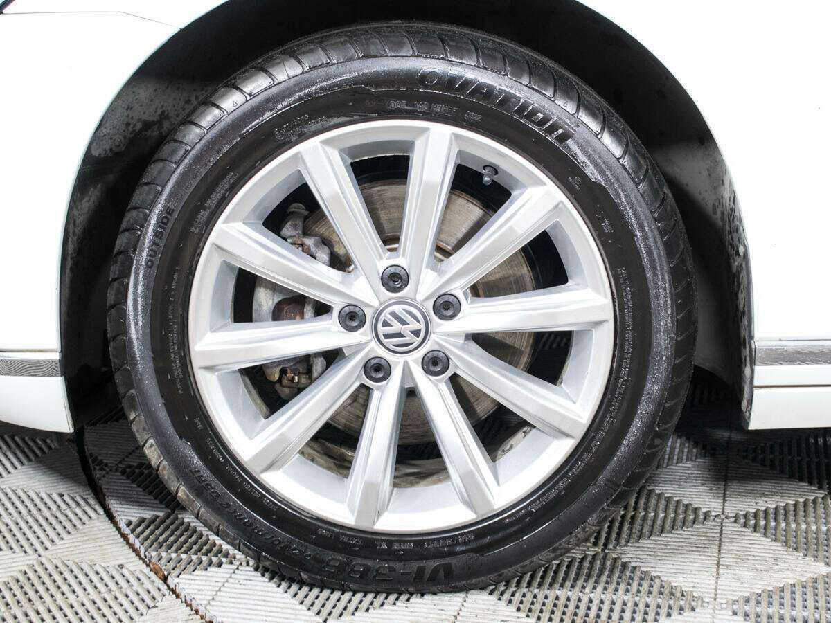 Б/У Фольксваген Пассат 2017 года. Фото: #15