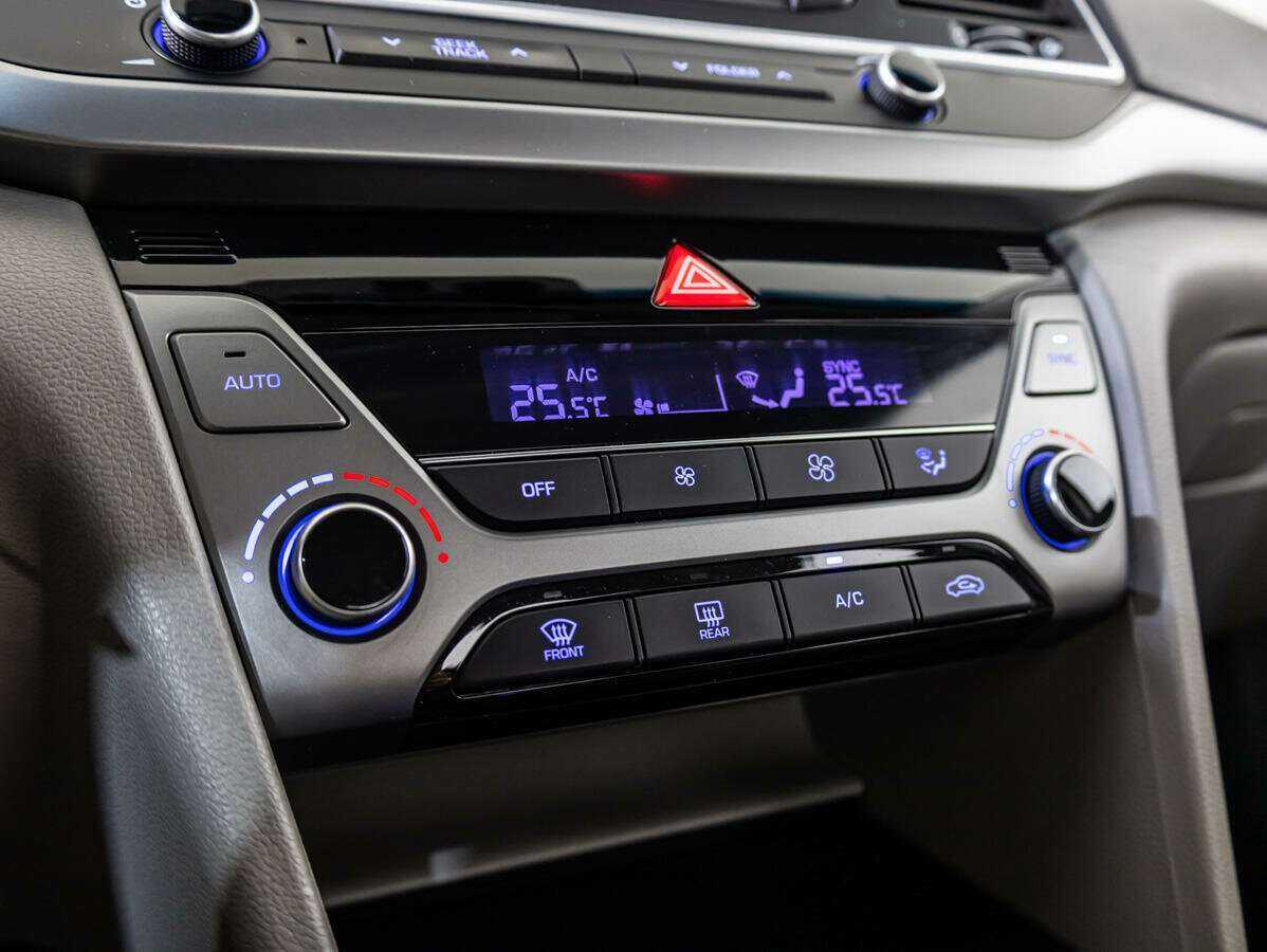 Hyundai Elantra 2018 года с пробегом. Фото: #13