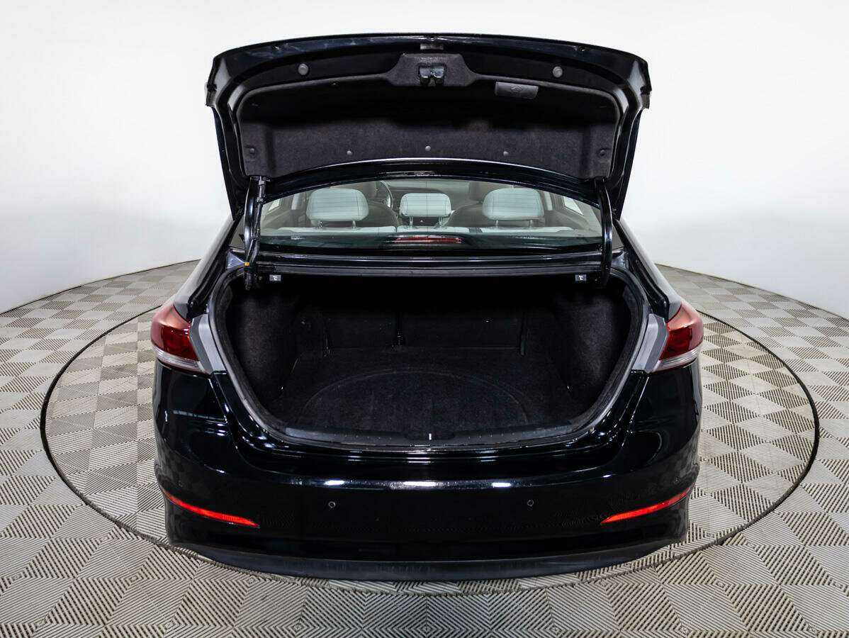 Hyundai Elantra 2018 года с пробегом. Фото: #17