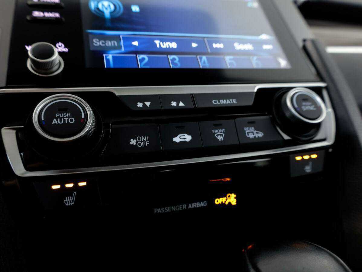 Б/У Хонда Цивик 2019 года. Фото: #14