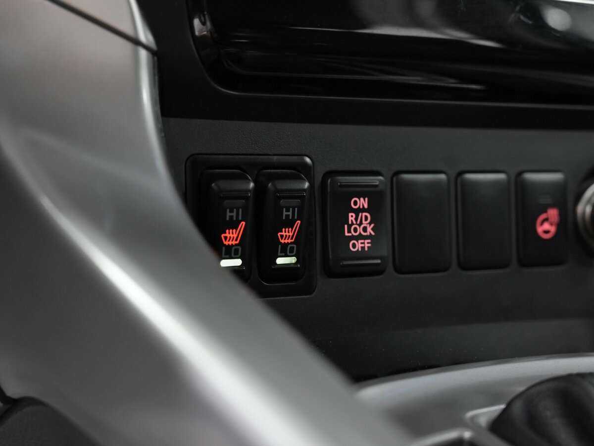 Mitsubishi Pajero Sport 2017 года с пробегом. Фото: #12