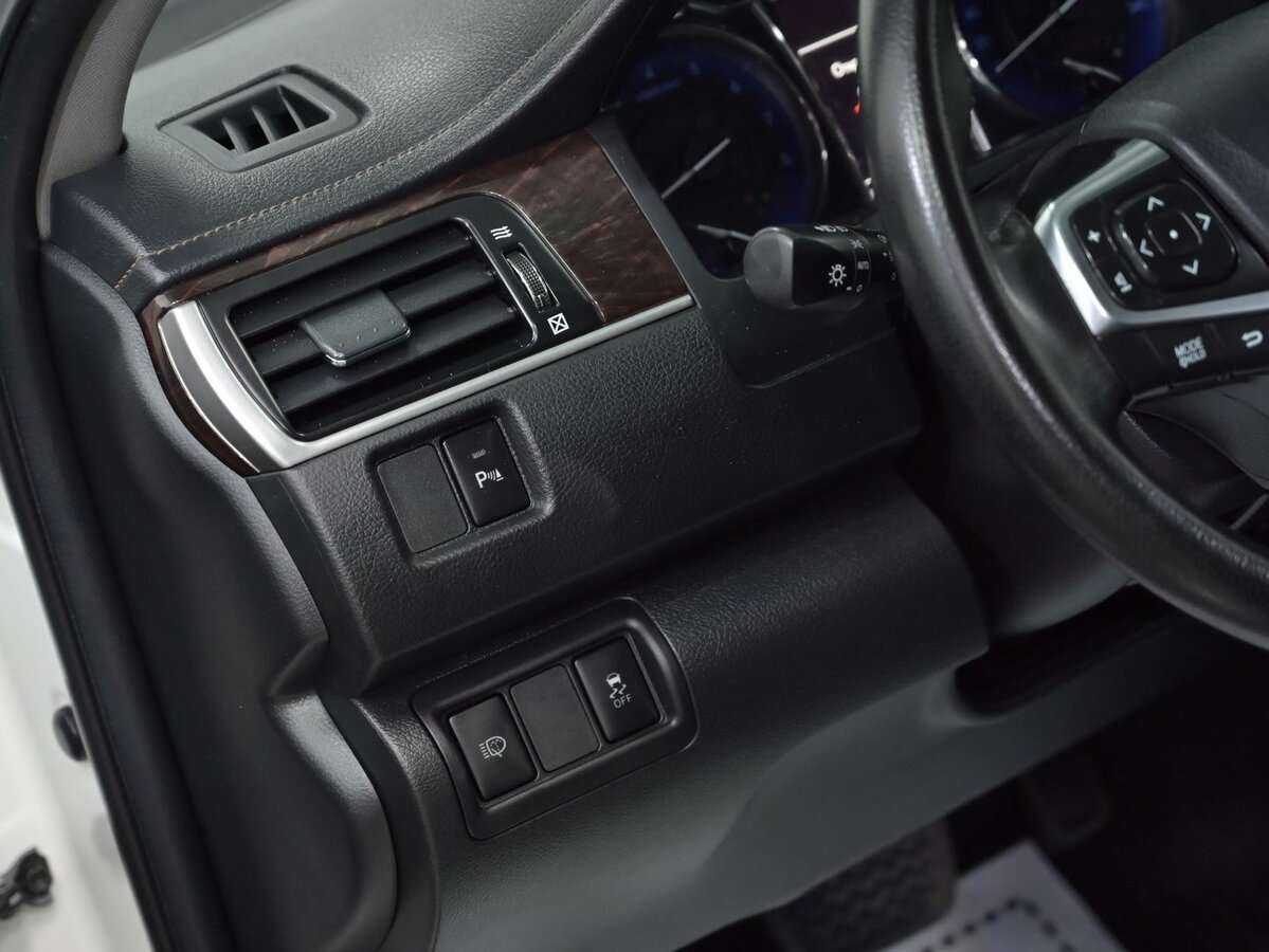 Б/У Тойота Камри 2017 года. Фото: #6