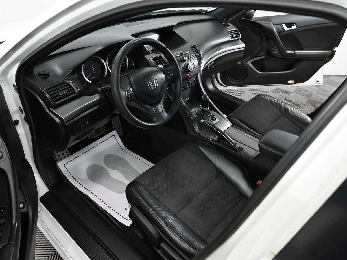 Honda Accord 2012 года с пробегом. Фото: #4