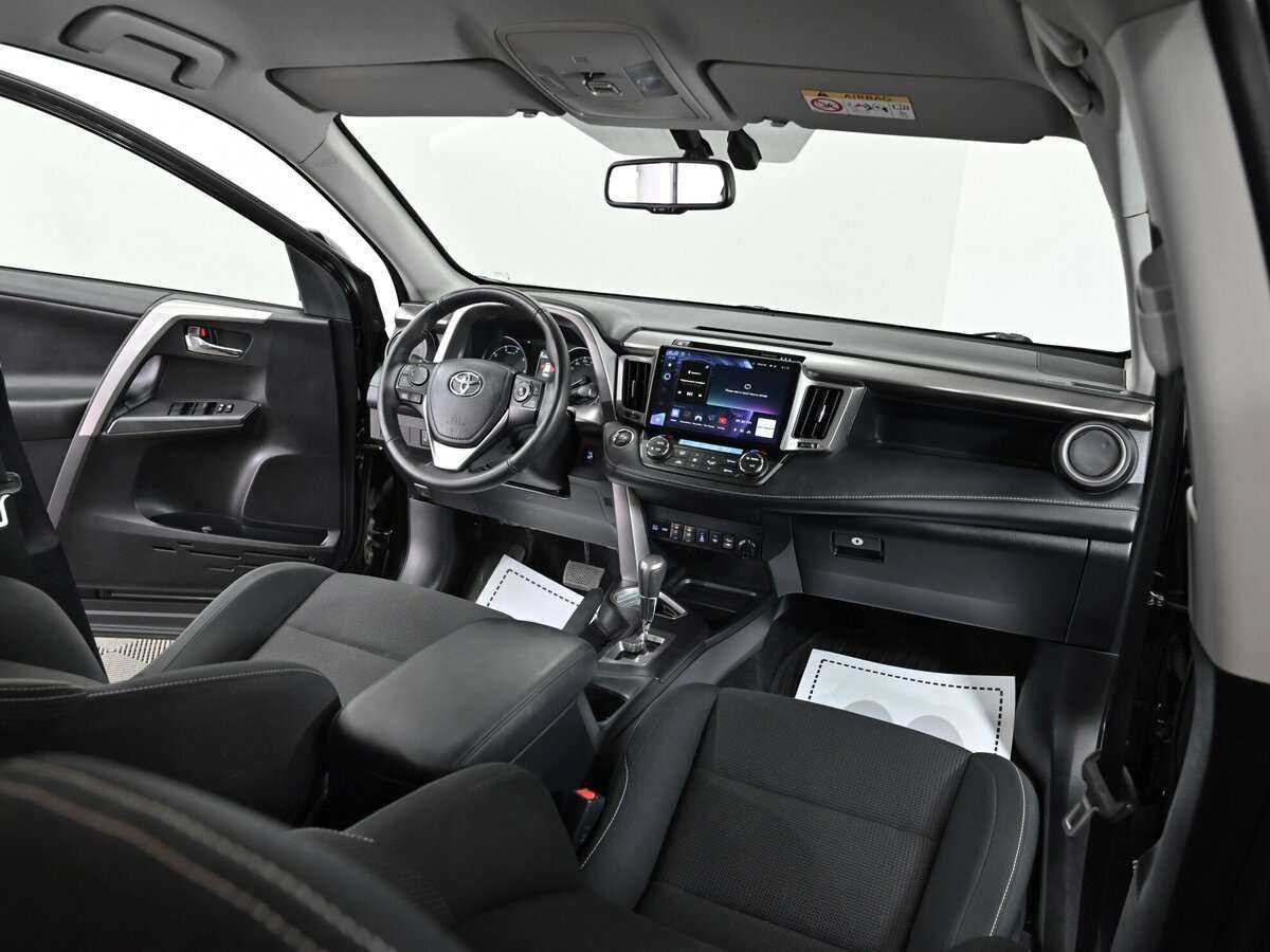 Toyota RAV4 2018 года с пробегом. Фото: #4