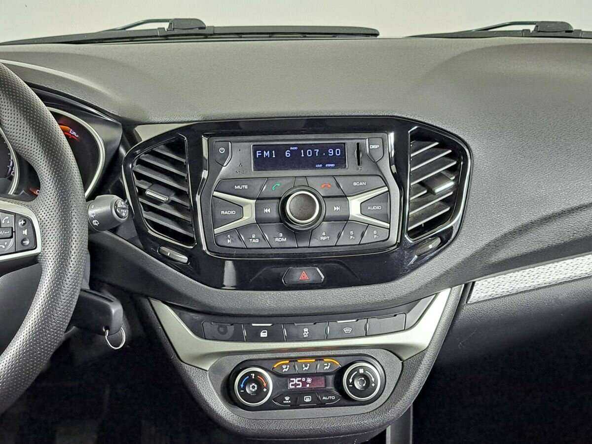 Lada (ВАЗ) Vesta 2019 года с пробегом. Фото: #12