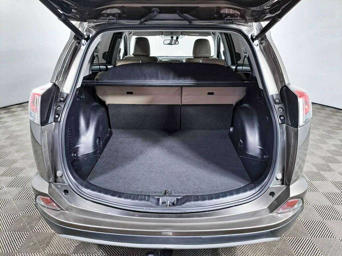 Toyota RAV4 2019 года с пробегом. Фото: #8