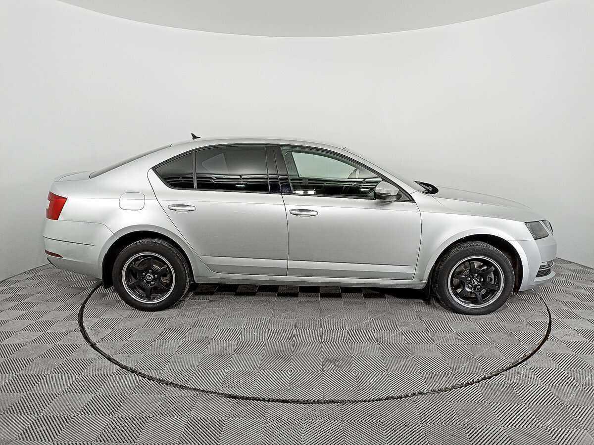 Б/У Шкода Октавия 2018 года. Фото: #3