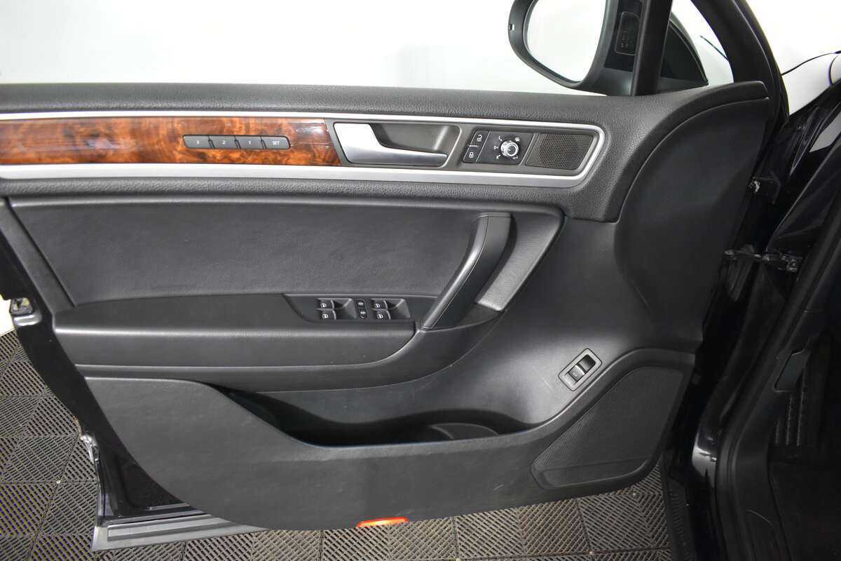 Б/У Фольксваген Туарег 2012 года. Фото: #13