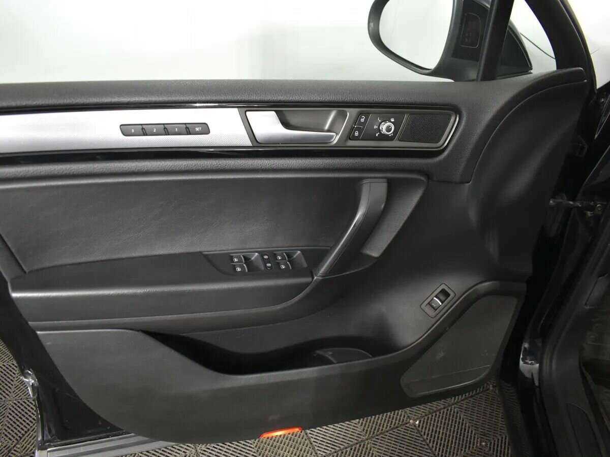 Б/У Фольксваген Туарег 2014 года. Фото: #14