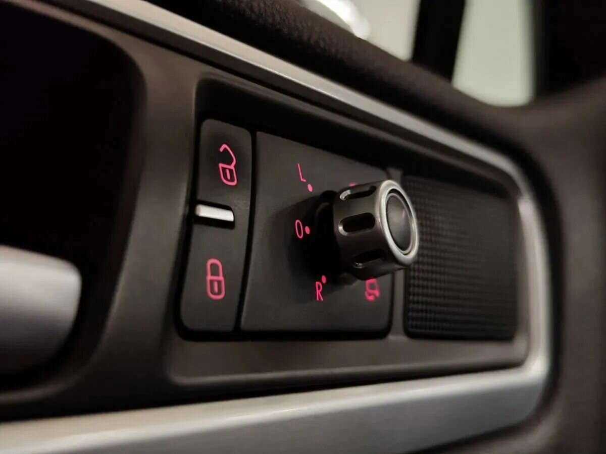 Б/У Фольксваген Туарег 2014 года. Фото: #11