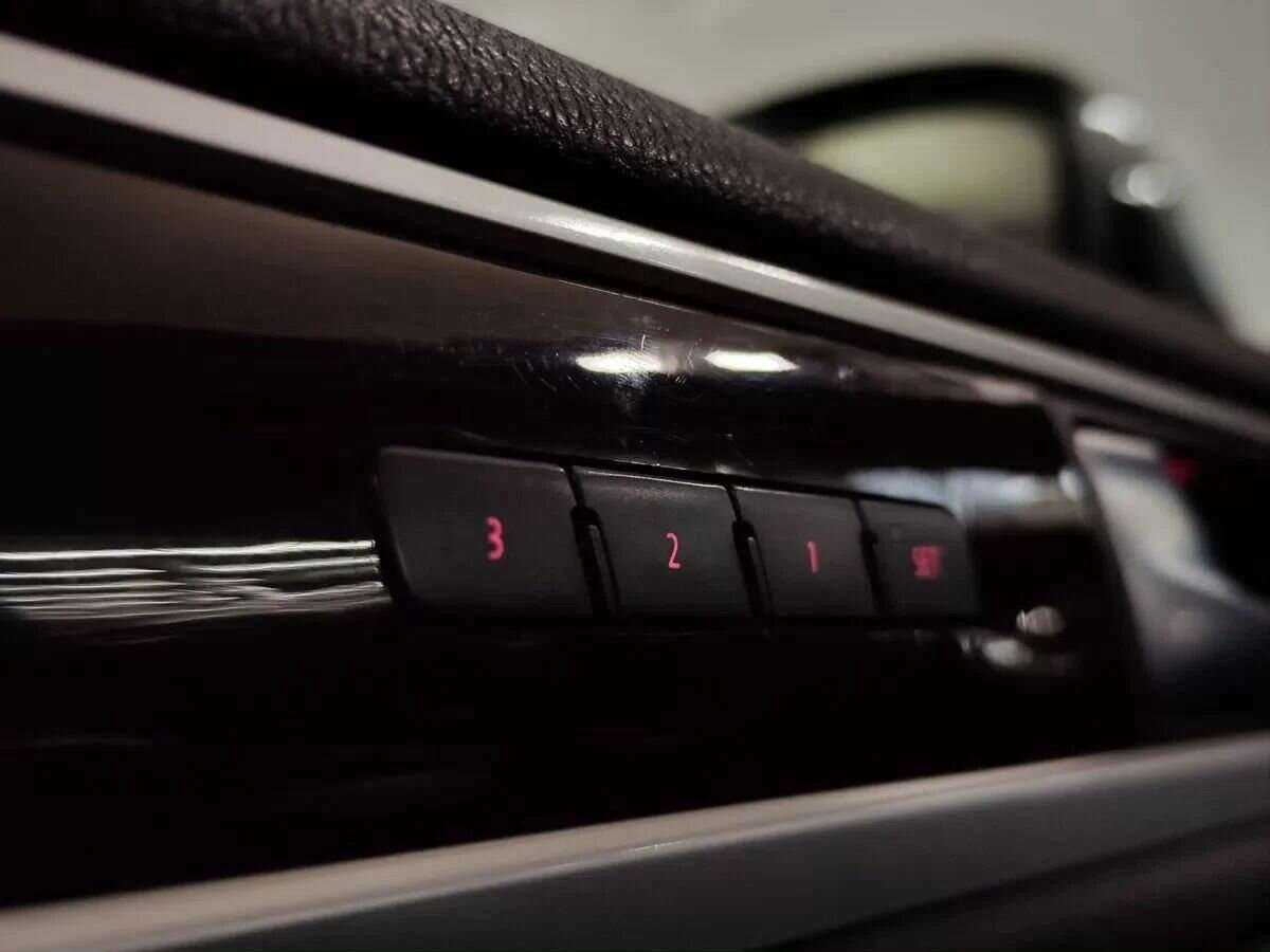 Б/У Фольксваген Туарег 2014 года. Фото: #17