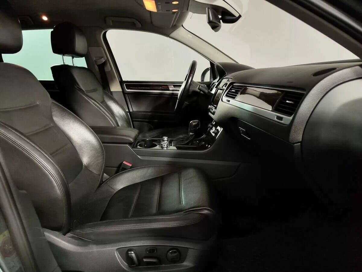 Б/У Фольксваген Туарег 2014 года. Фото: #20