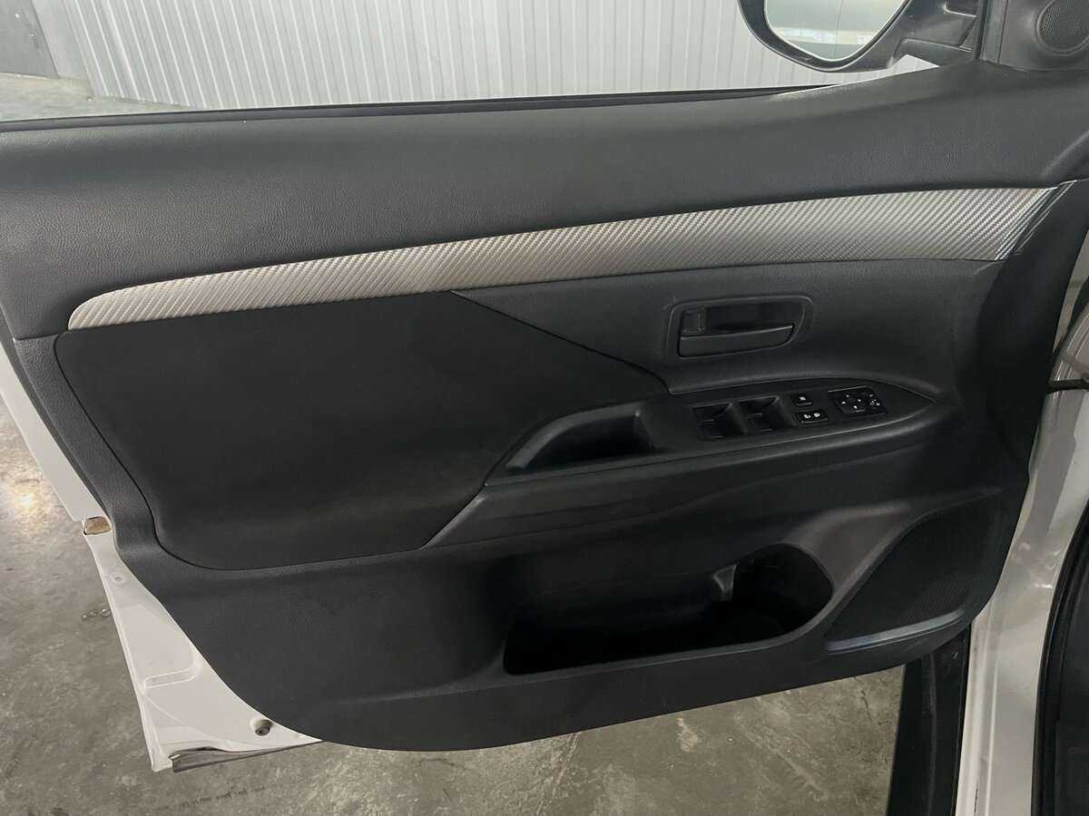 Mitsubishi Outlander 2013 года с пробегом. Фото: #16