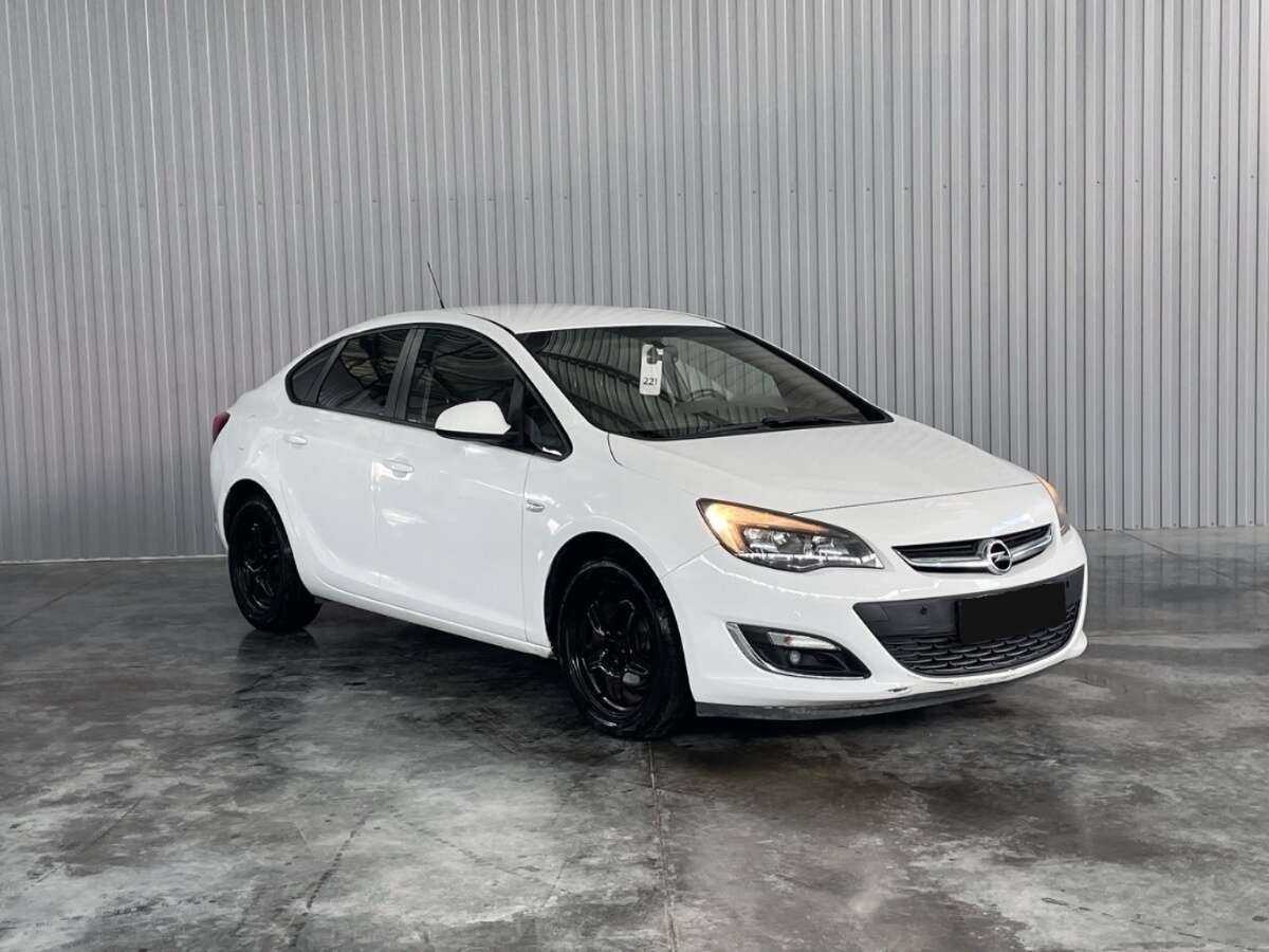 Opel Astra 2013 года с пробегом. Фото: #2