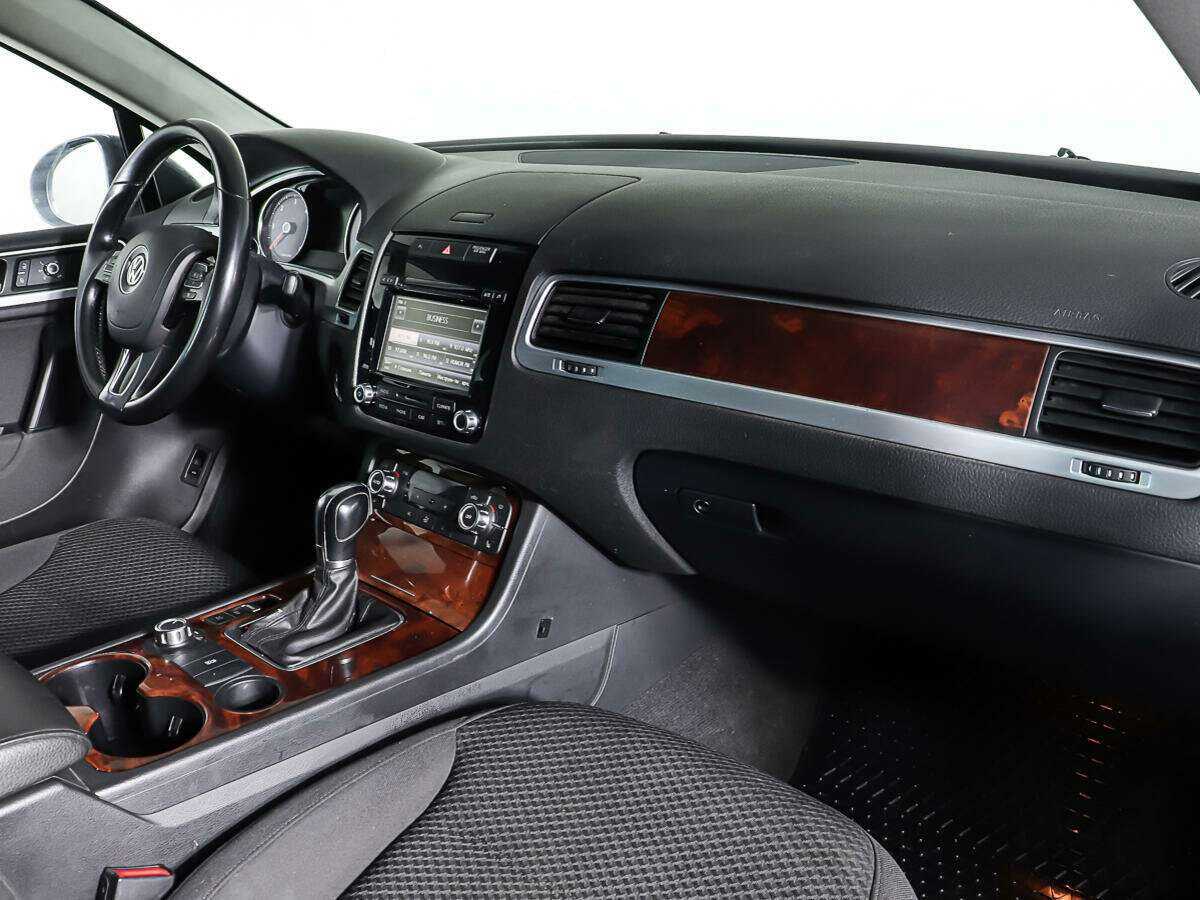 Б/У Фольксваген Туарег 2013 года. Фото: #8