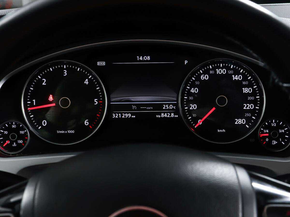 Б/У Фольксваген Туарег 2013 года. Фото: #13