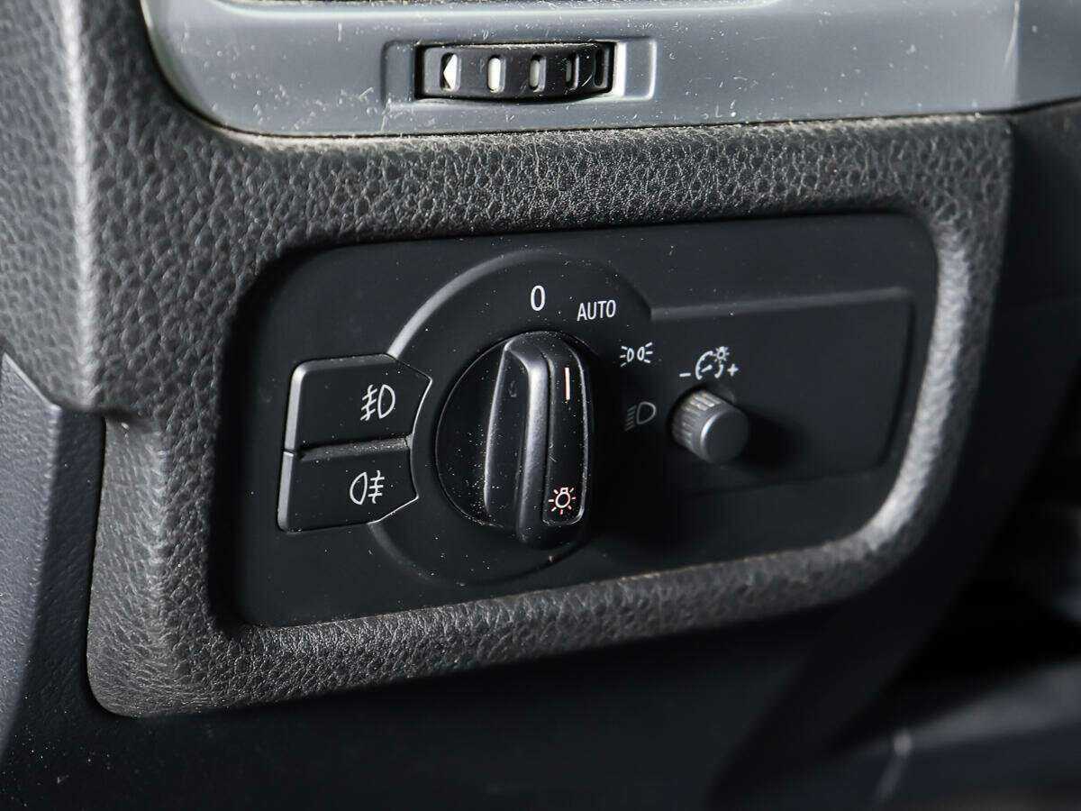 Б/У Фольксваген Туарег 2013 года. Фото: #16