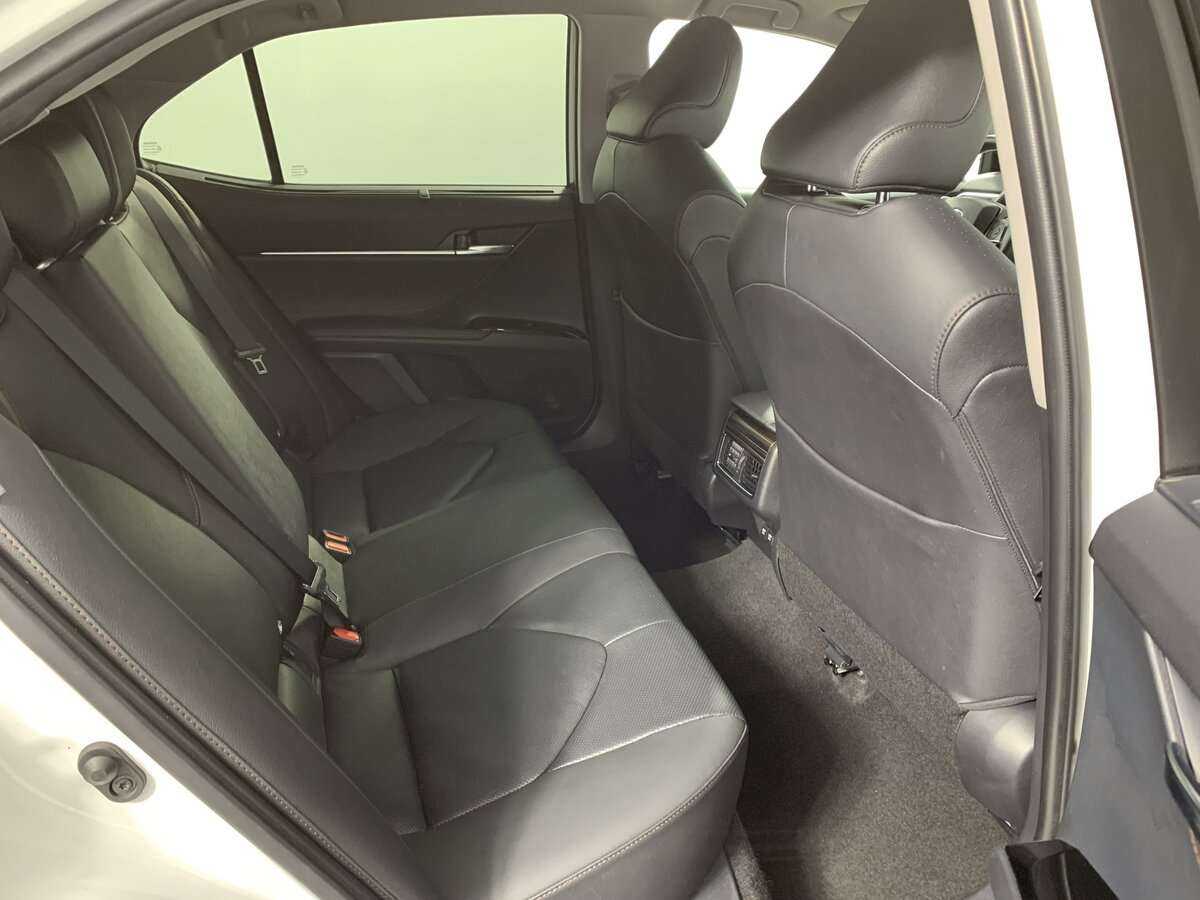 Toyota Camry 2021 года с пробегом. Фото: #17