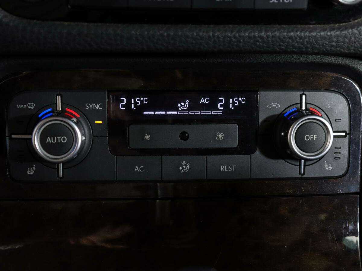 Б/У Фольксваген Туарег 2012 года. Фото: #24