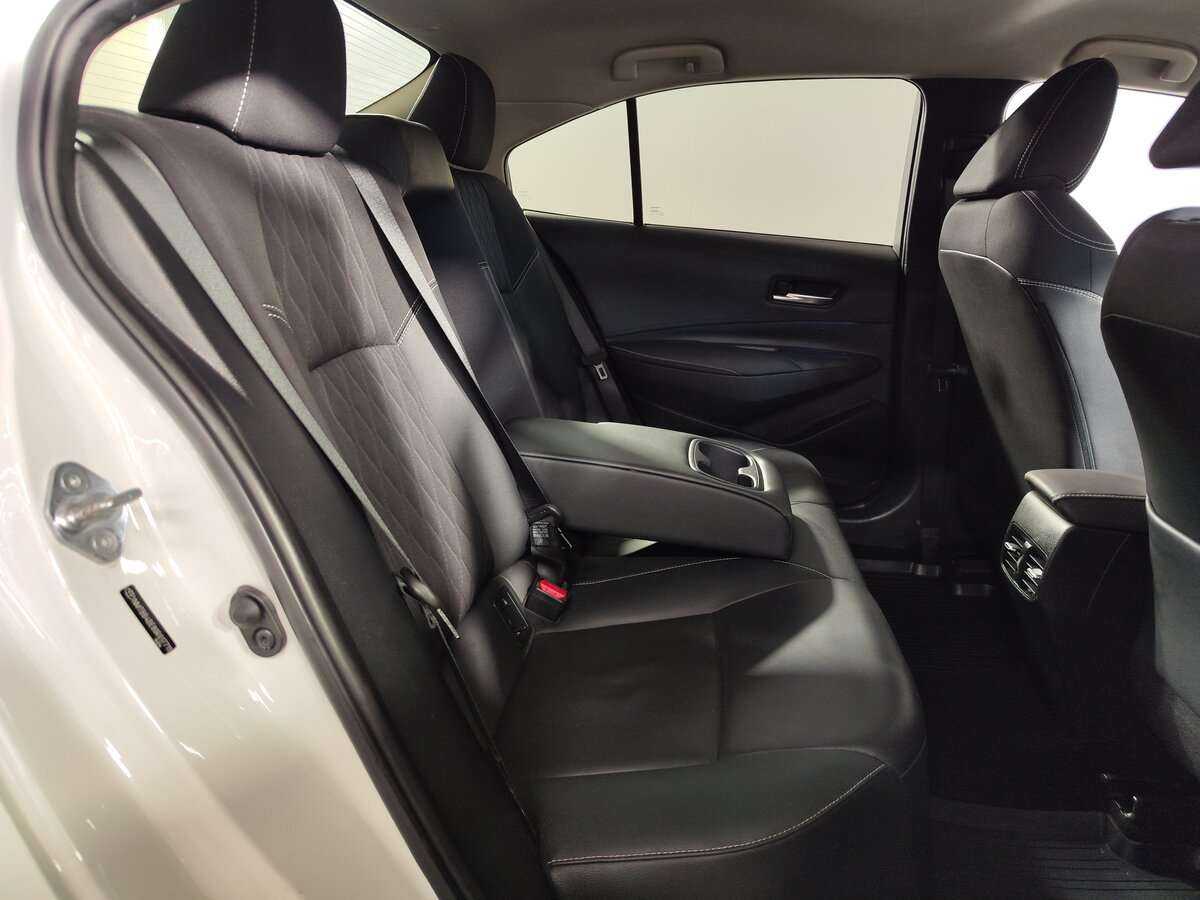 Б/У Тойота Королла 2019 года. Фото: #9