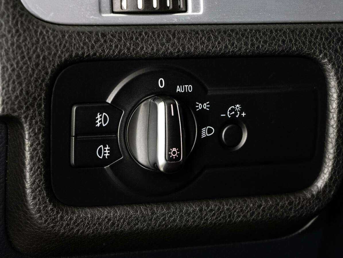 Б/У Фольксваген Туарег 2012 года. Фото: #16