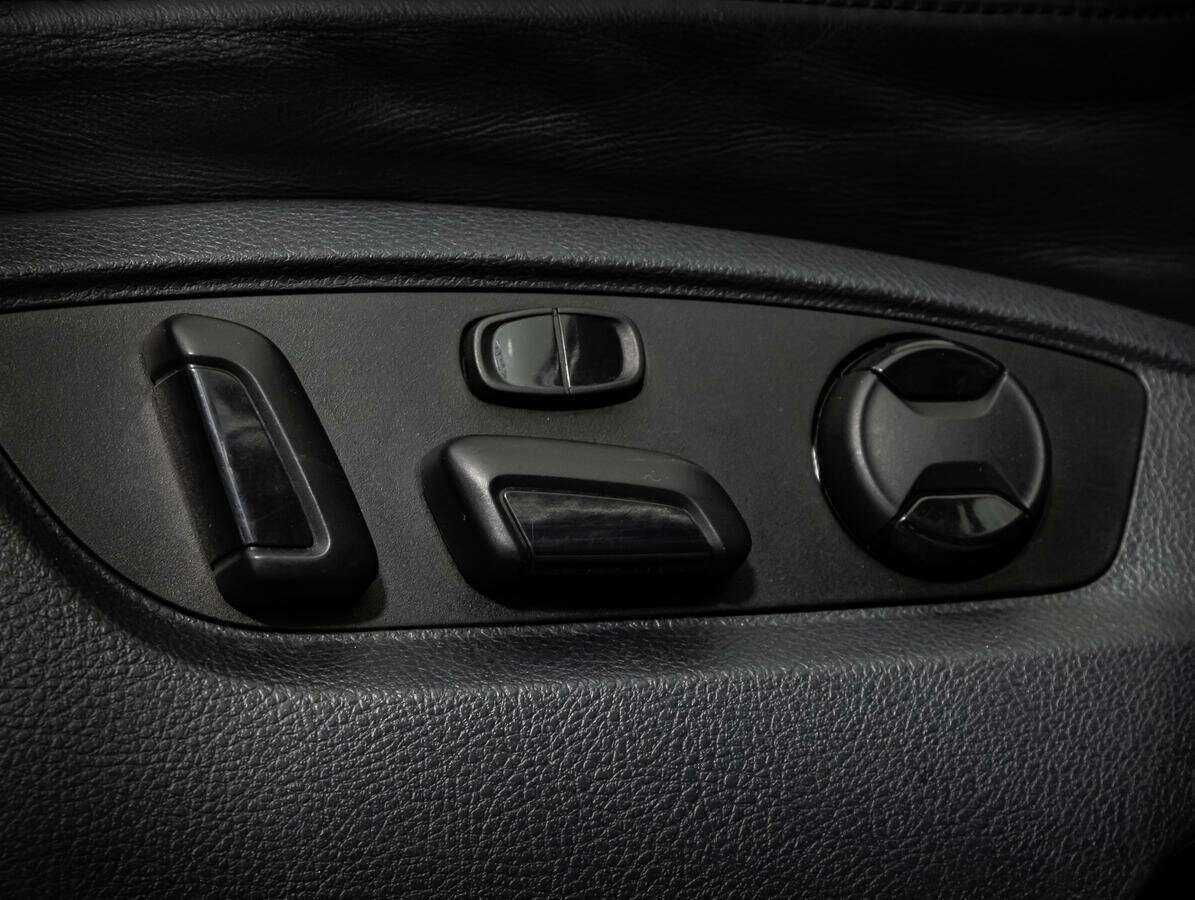 Б/У Фольксваген Туарег 2012 года. Фото: #17