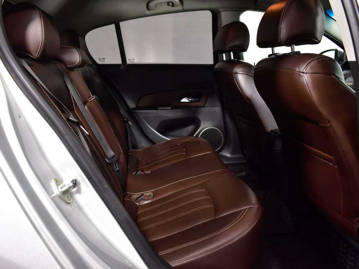 Б/У Шевроле Круз 2013 года. Фото: #9