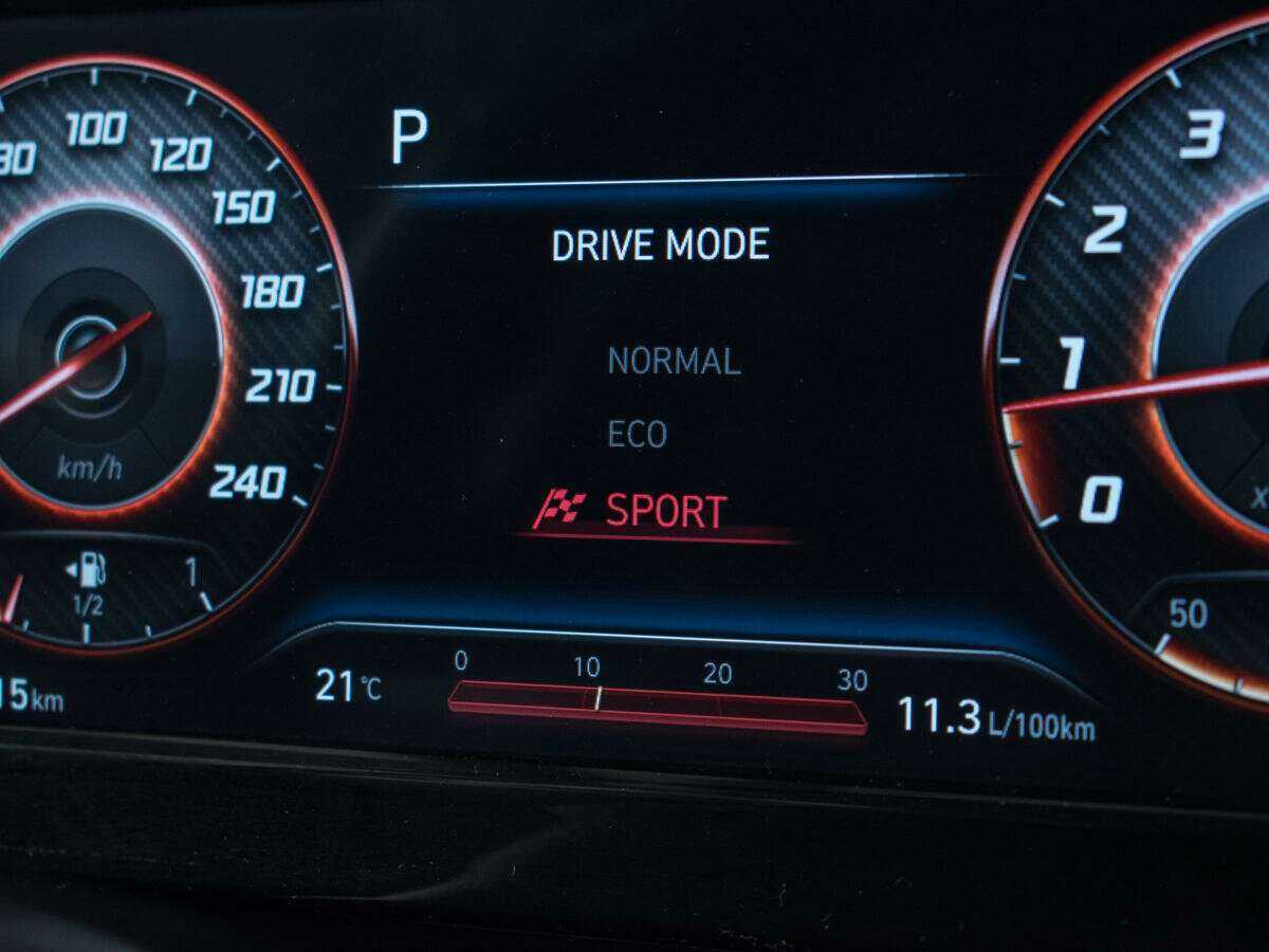 Hyundai Elantra 2023 года с пробегом. Фото: #14