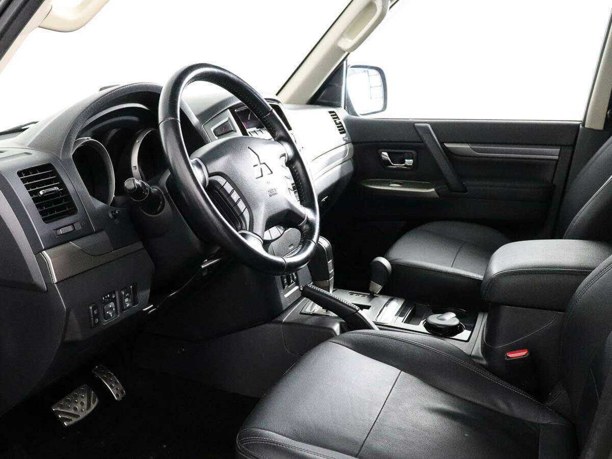 Mitsubishi Pajero 2018 года с пробегом. Фото: #7