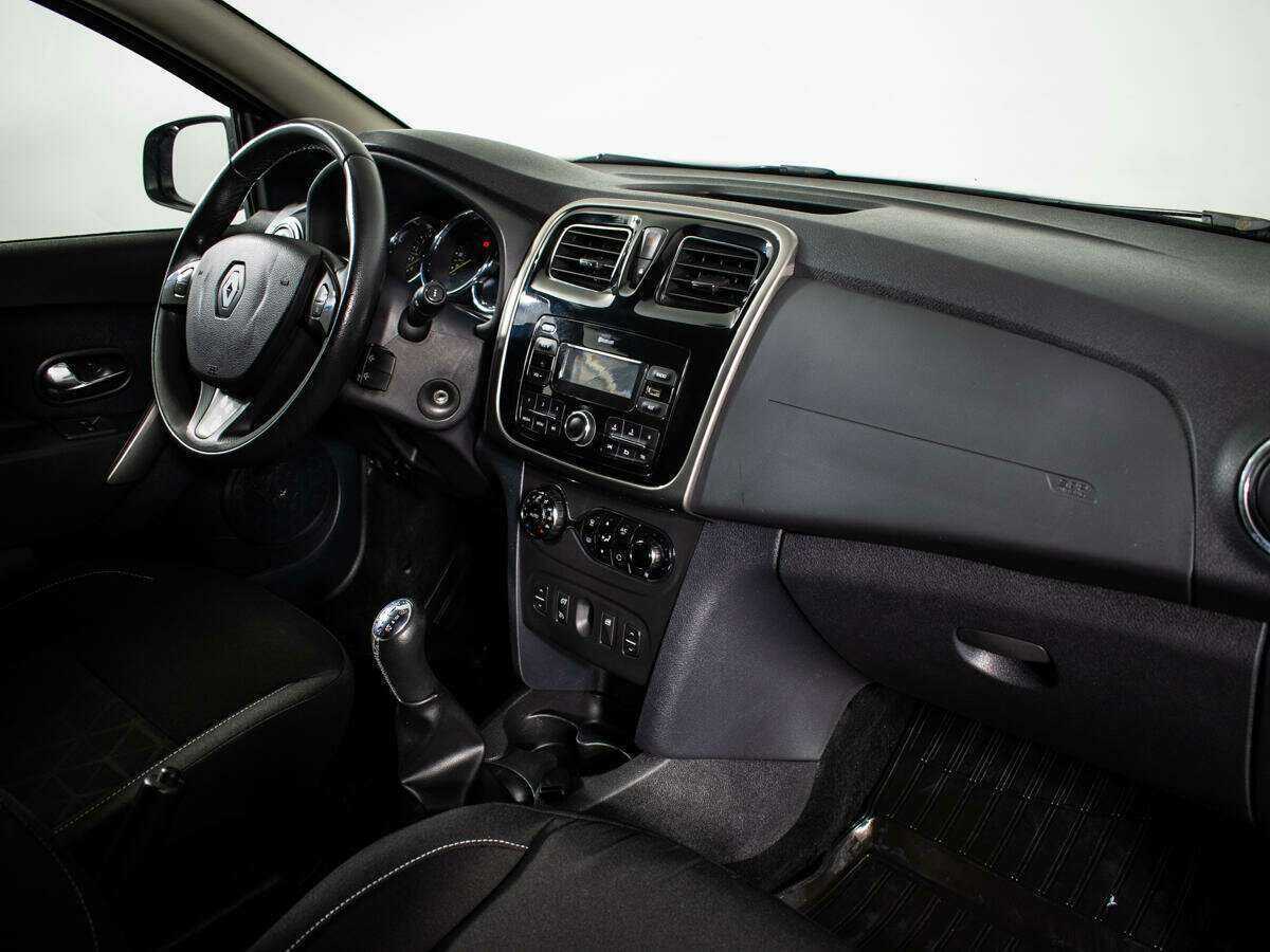 Б/У Рено Сандеро 2017 года. Фото: #6