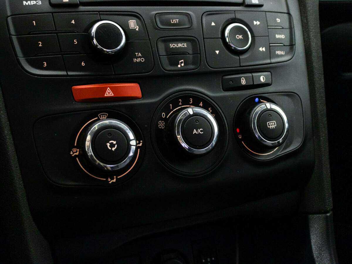 Б/У Ситроен Ц4 2014 года. Фото: #14