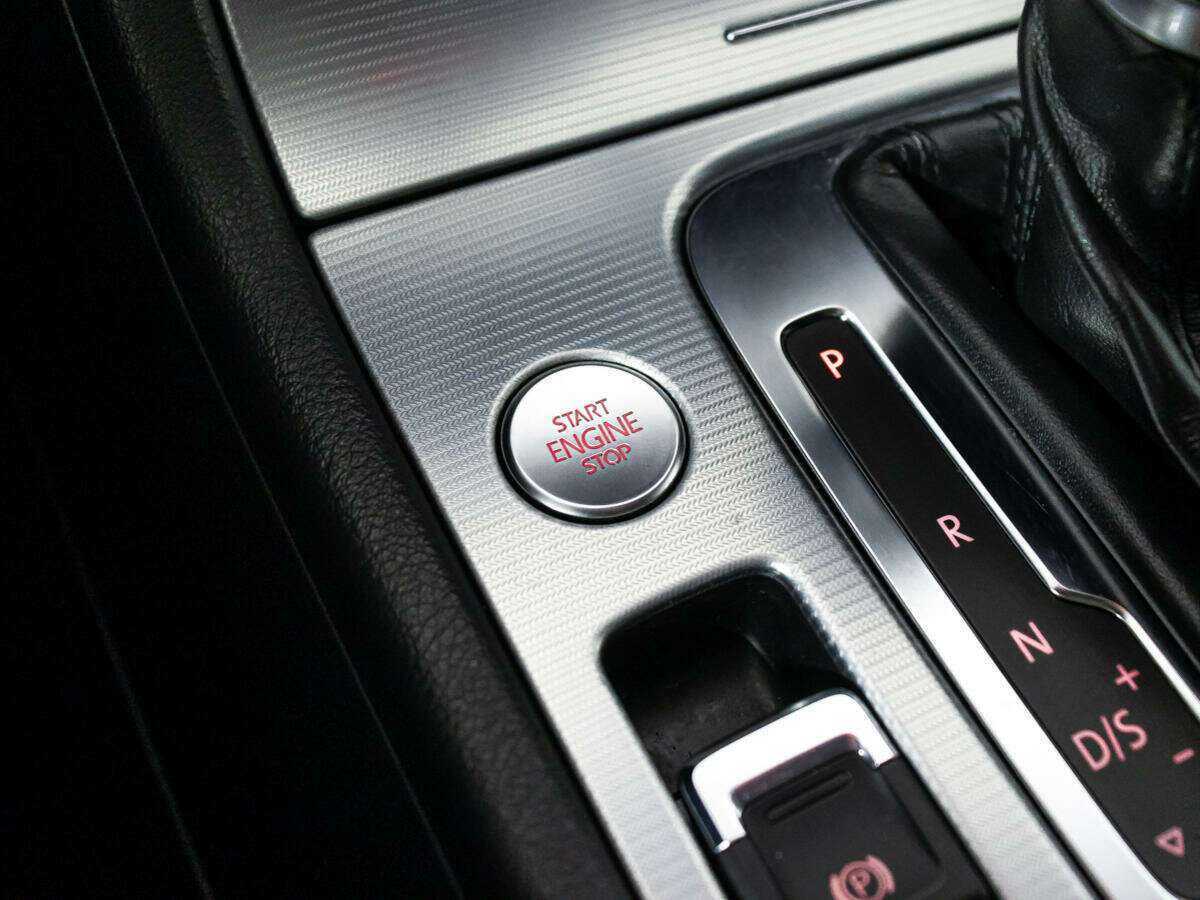 Б/У Фольксваген Туарег 2012 года. Фото: #18