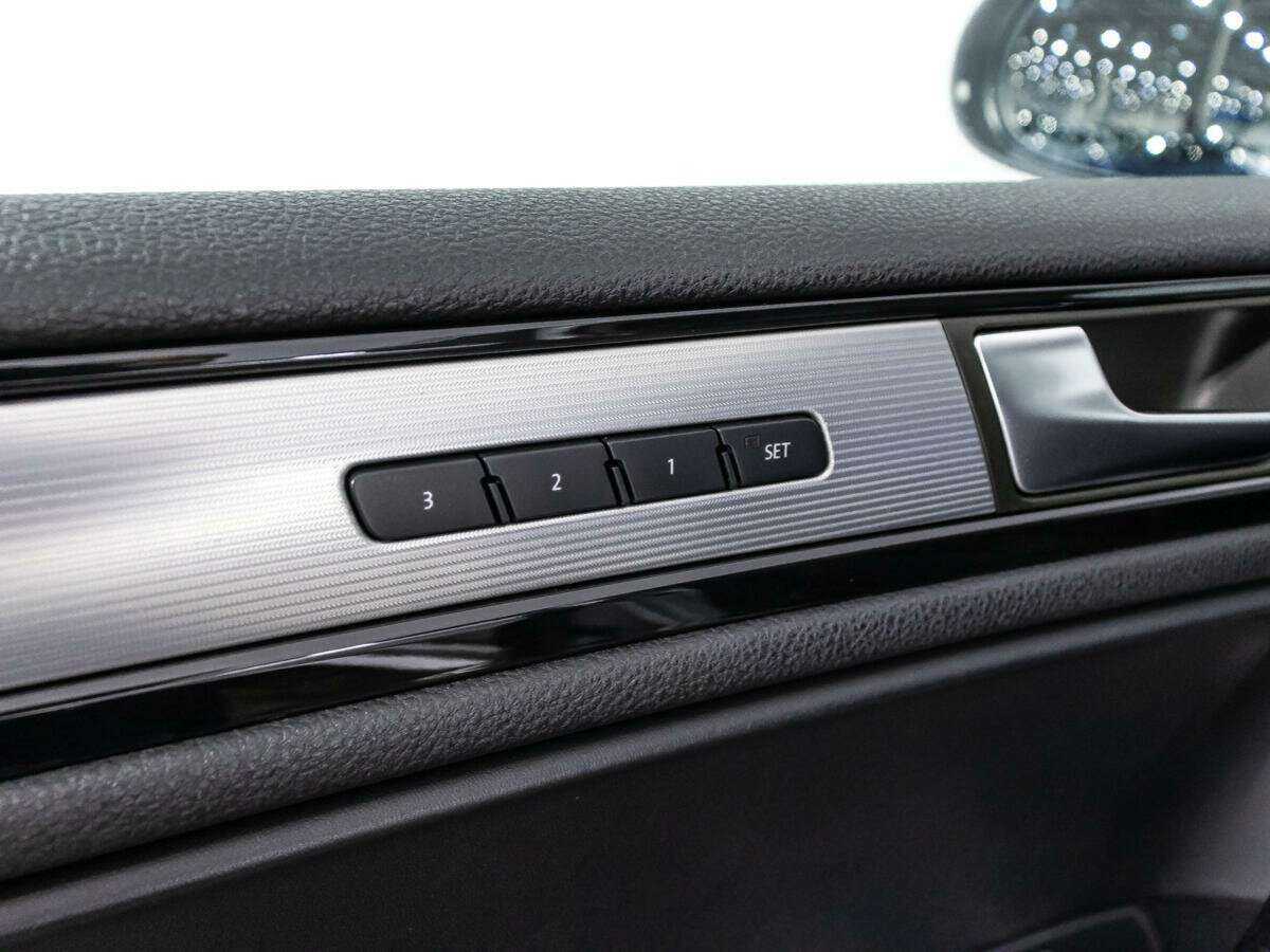 Б/У Фольксваген Туарег 2012 года. Фото: #20