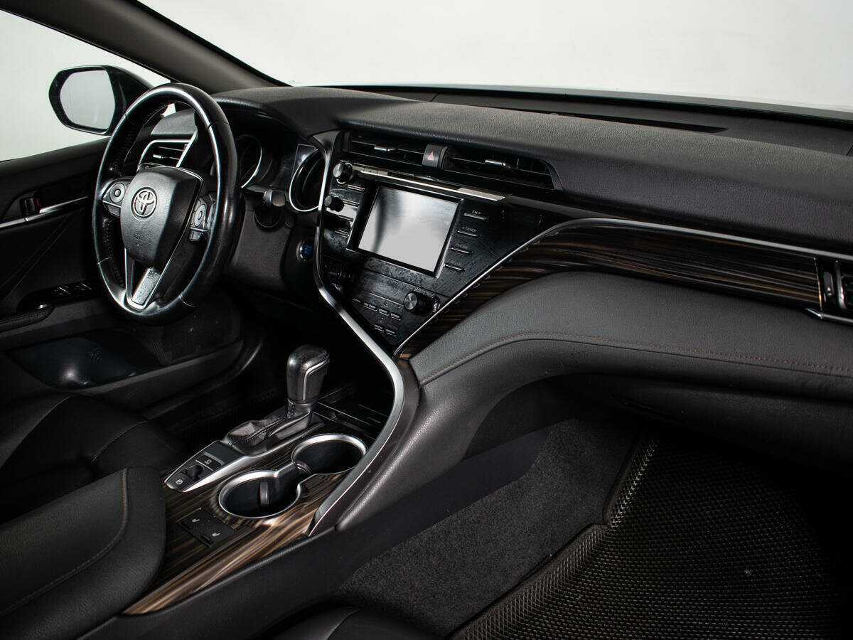 Б/У Тойота Камри 2018 года. Фото: #8