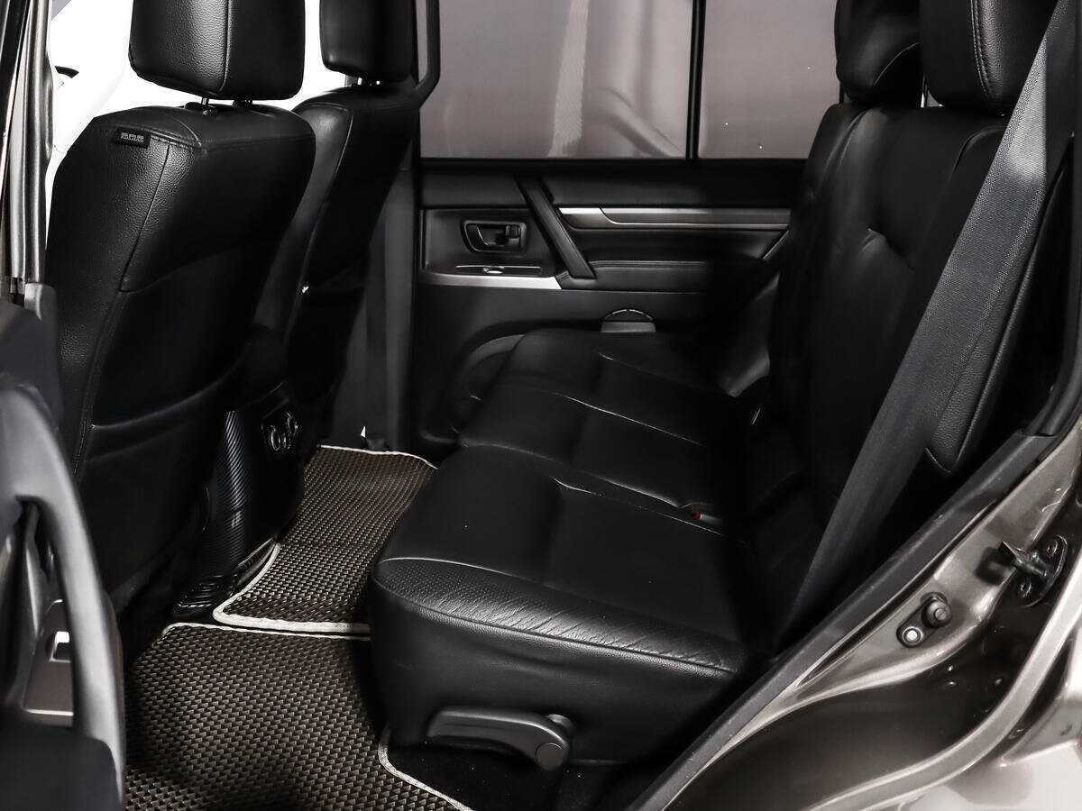 Б/У Митсубиши Паджеро 2013 года. Фото: #10