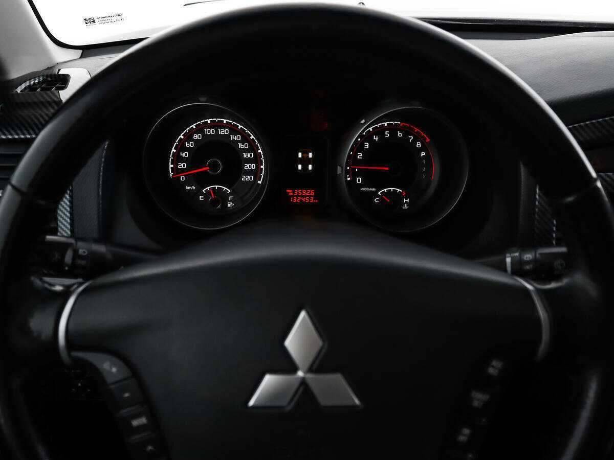 Б/У Митсубиши Паджеро 2013 года. Фото: #16