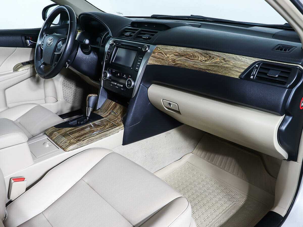 Б/У Тойота Камри 2014 года. Фото: #10