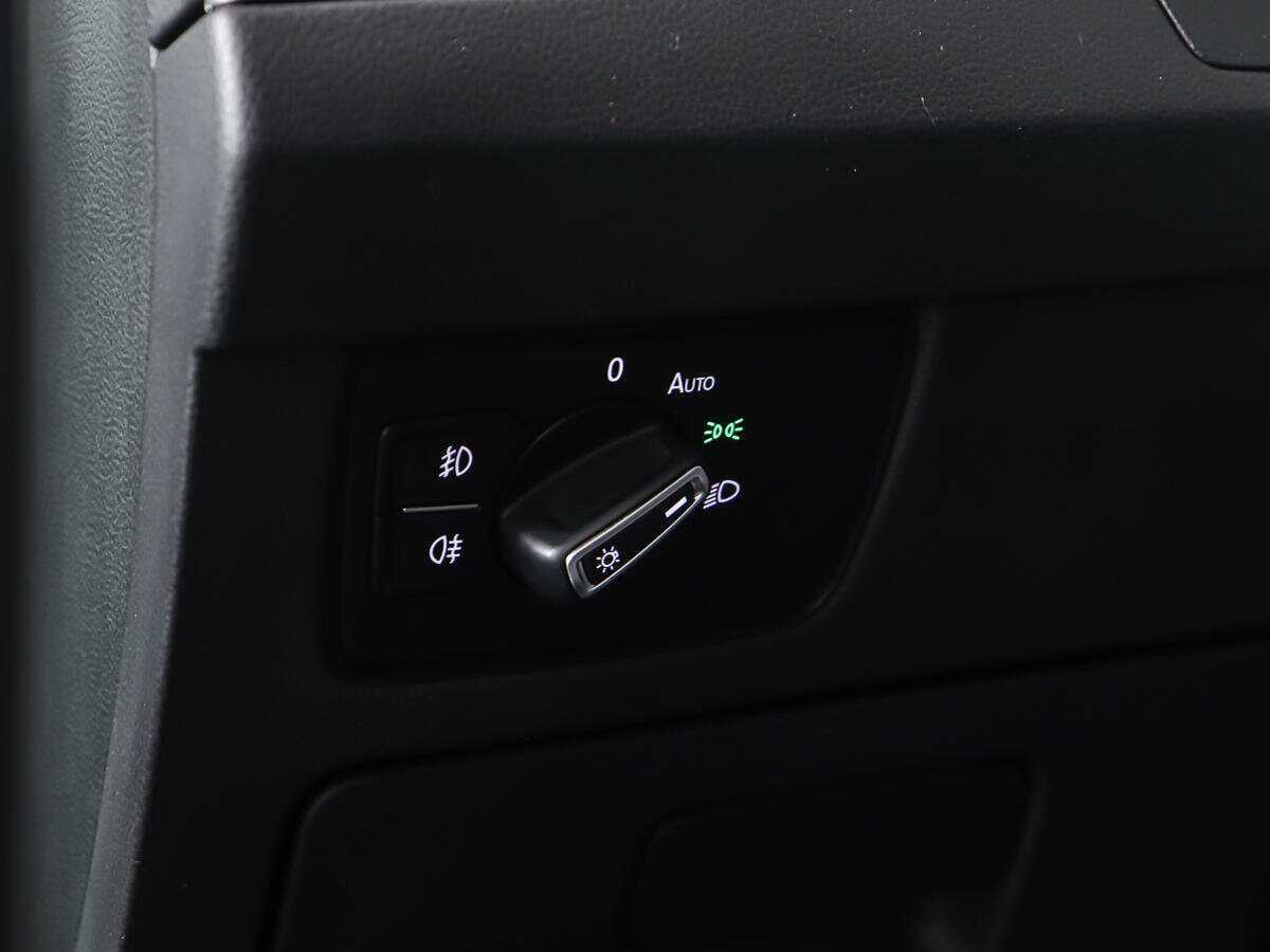 Б/У Фольксваген Пассат 2017 года. Фото: #17