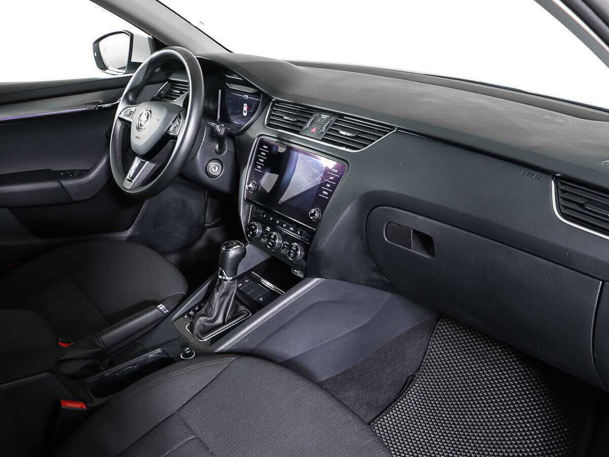 Б/У Шкода Октавия 2019 года. Фото: #8